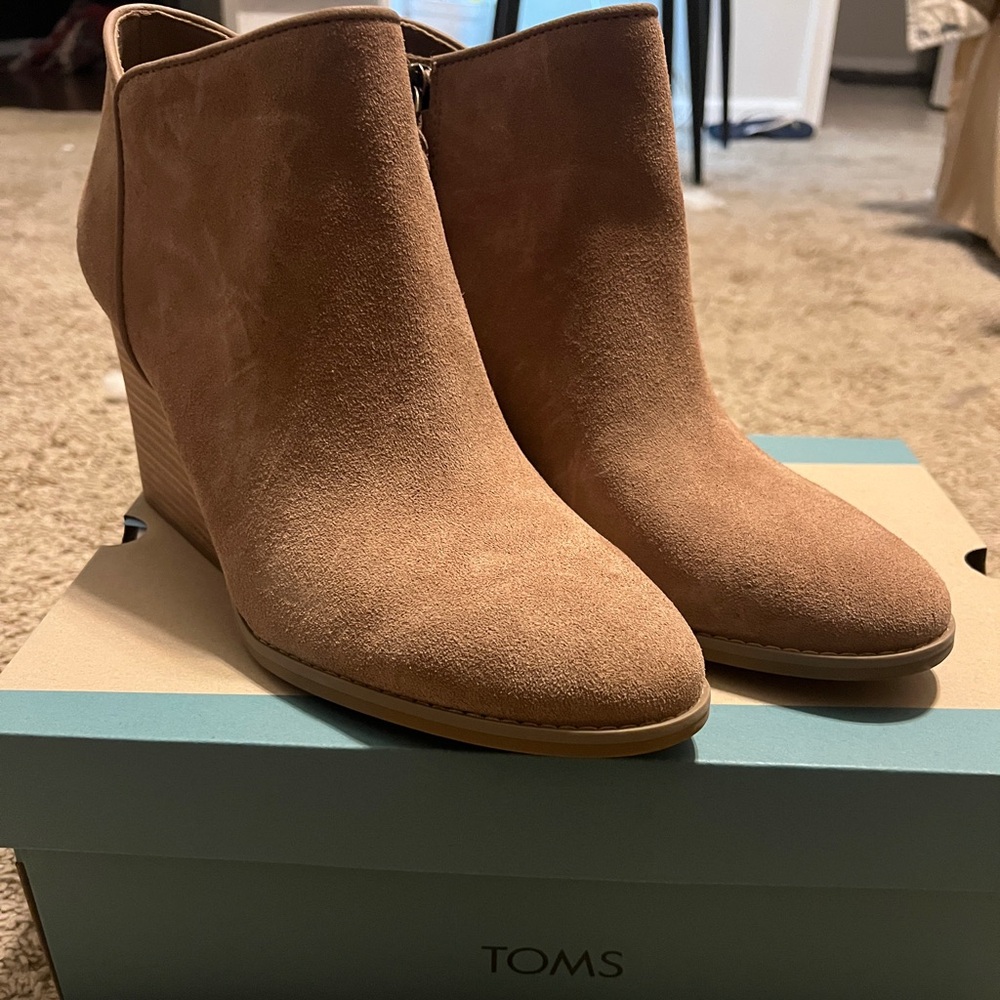 TOMS Women's Suede Wedge Boots - Brown